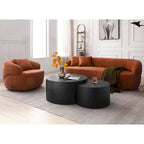 Sillón giratorio tipo barril tapizado en naranja
