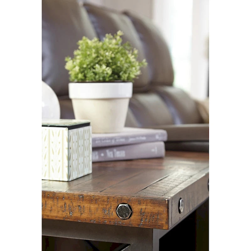 Mesa auxiliar de madera marrón con estante inferior
