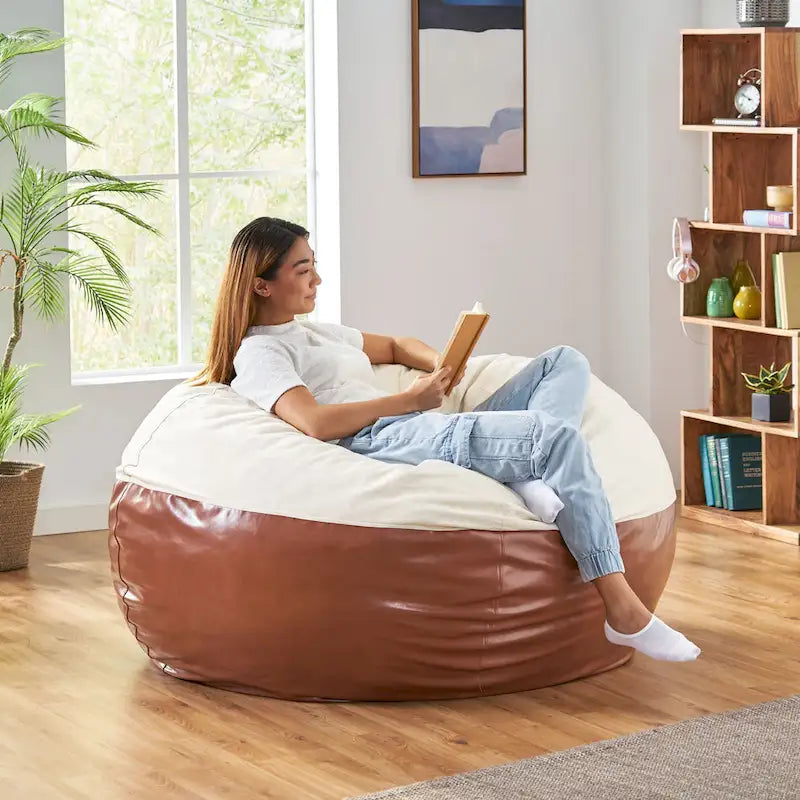 Puf tipo bean bag de tela y cuero sintético de dos tonos