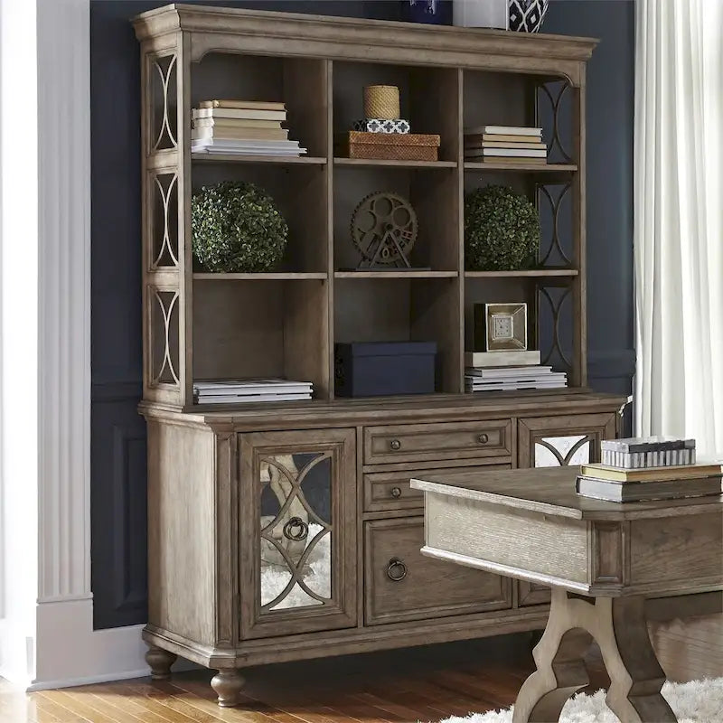 Credenza con alzata color tortora mélange e nove ripiani fissi