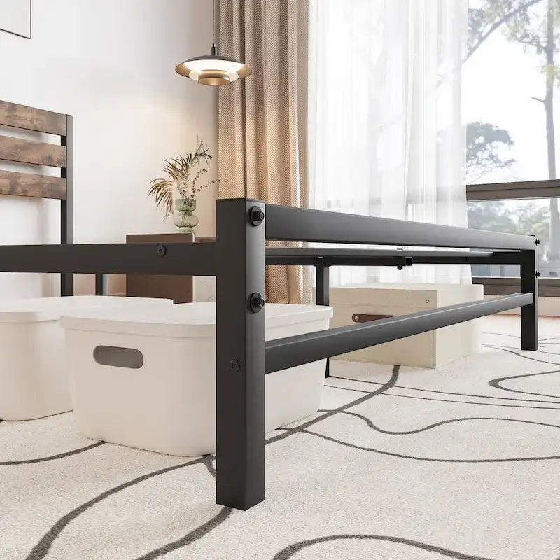 Estructura de cama tipo plataforma con cabecero de MDF y listones metálicos