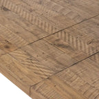 Mesa de comedor con acabado de madera texturizada
