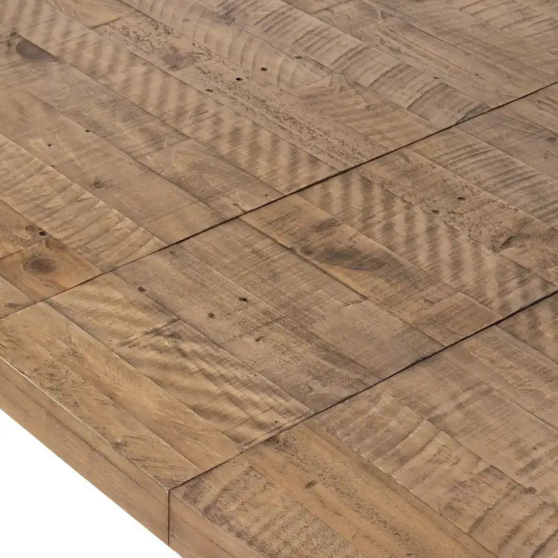 Mesa de comedor con acabado de madera texturizada